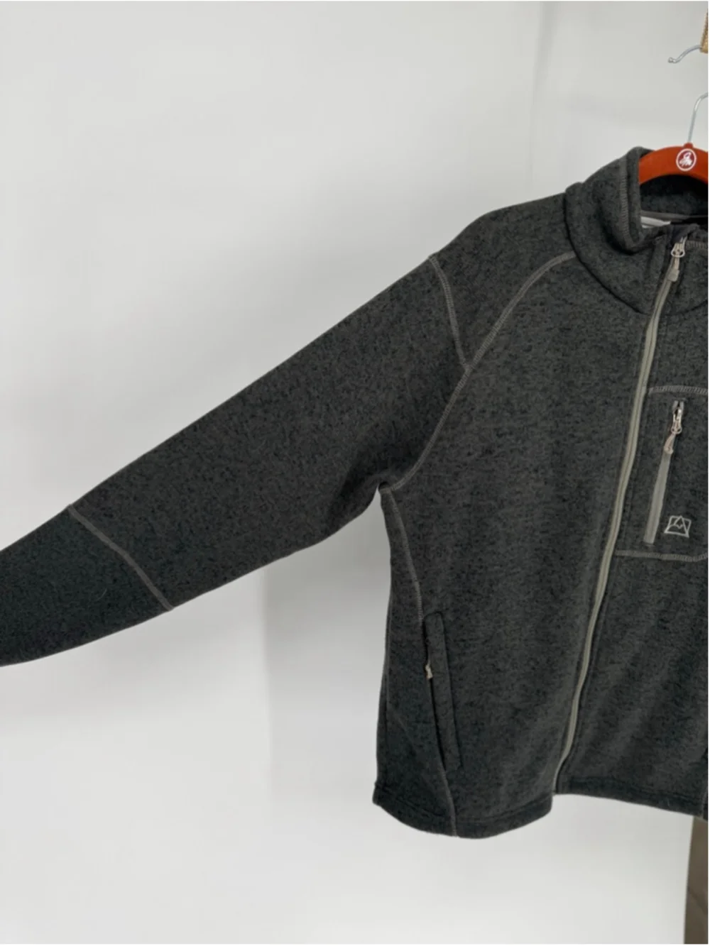 Avalanche Men’s Gray Zip Up Sweater Large